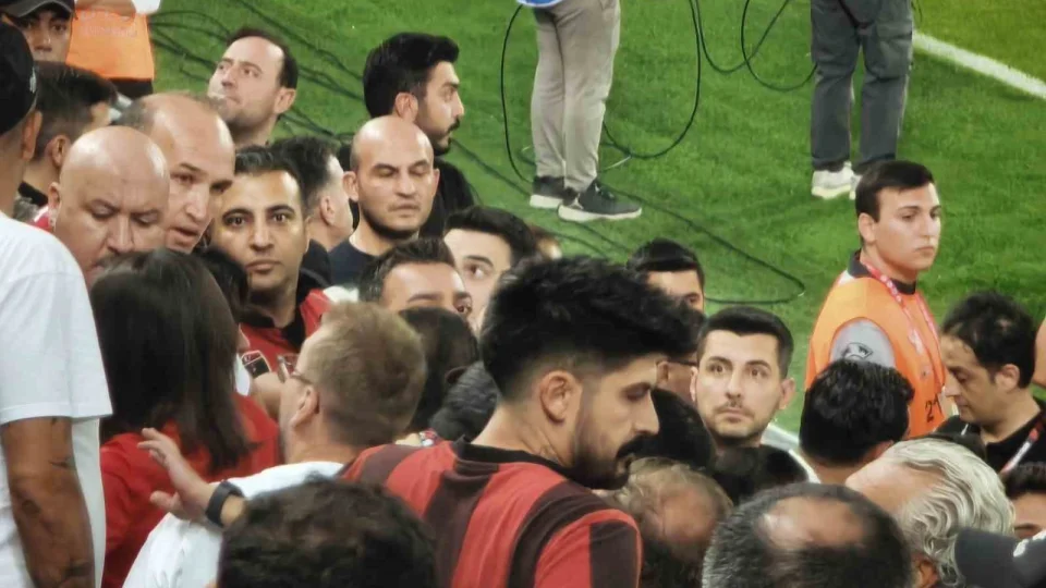 Gen�lerbirli�i trib�nlerinde kavga golle son buldu