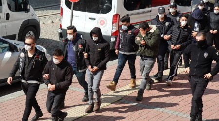 Gençleri zehirleyen 5 torbacı tutuklandı