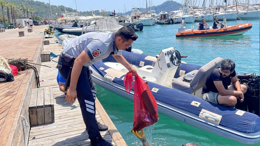 Göcek'te deniz dibi temizliği