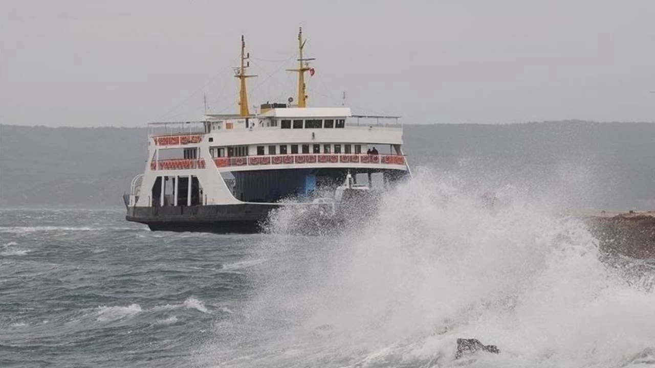 Gökçeada ve Bozcaada feribot seferleri iptal edildi