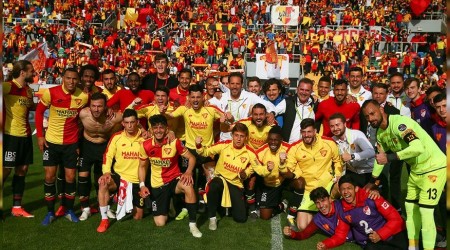Göztepe, Süper Lig'e tutundu