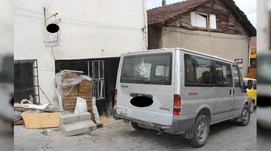 Güpegündüz araç soydular