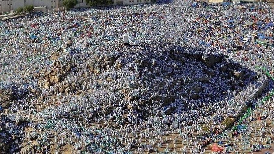 Hacı adayları Arafat'a çıkıyor