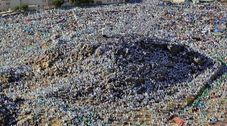 Hacı adayları Arafat'a çıkıyor