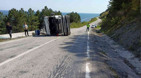 Hafriyat kamyonu devrildi: 1 yaralı