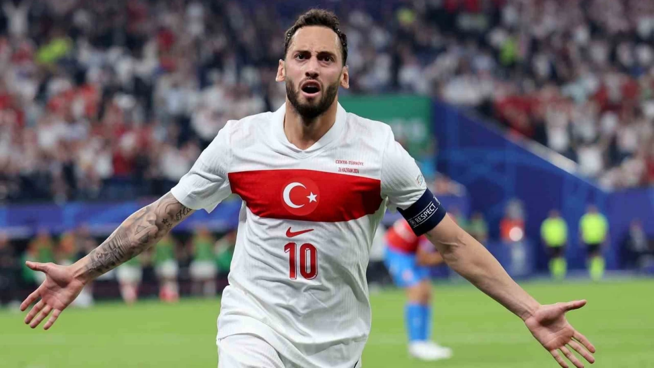 Hakan Çalhanoğlu, Ballon d'Or'a aday gösterildi