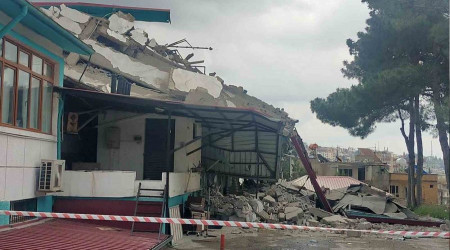 Halk Sağlığı Birimine ait 4 katlı bina çöktü