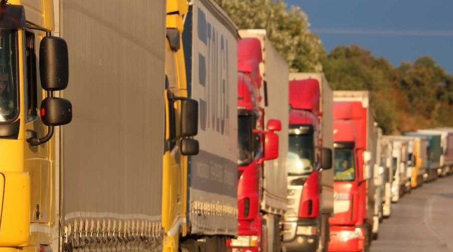 Hamzabeyli S�n�r Kap�s�'nda 25 kilometrelik t�r kuyru�u olu�tu