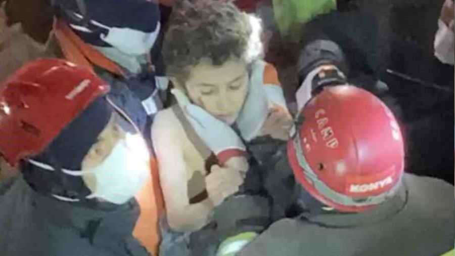 Hatay'da enkaz altındaki 7 yaşındaki Mustafa 163 saat sonra kurtarıldı