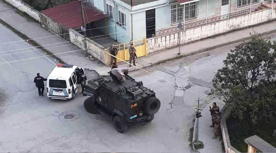 Hatay'da otomobilden el bombas� atan 2 ki�i yakaland�