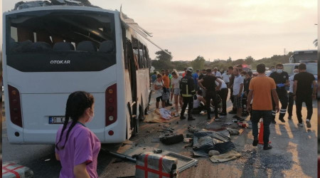 Havaalanına giden otobüs takla attı: 3 ölü 5 yaralı