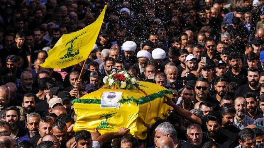 Hizbullah, L�bnan'�n g�neyinde iki mensubunun �ld�r�ld���n� duyurdu