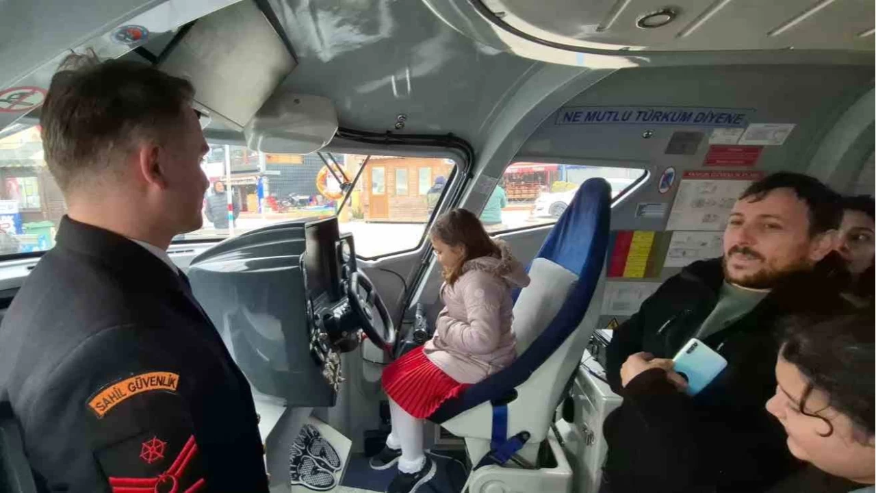 Hücum botunun komuta koltuğuna öğrenciler oturdu