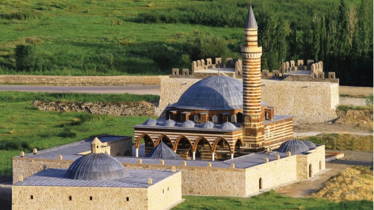 Hüsrev Paşa Camii ve Külliyesi'nin tarihçesi