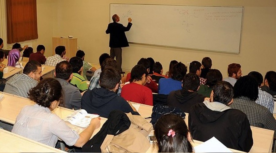 Üniversiteler eğitime ara veriyor