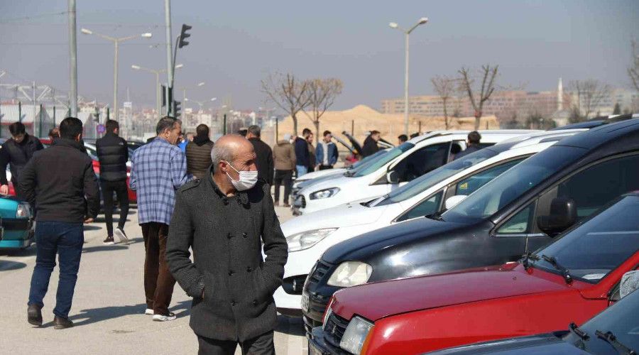 �kinci el oto pazar�nda 'kuru kalabal�k' sitemi