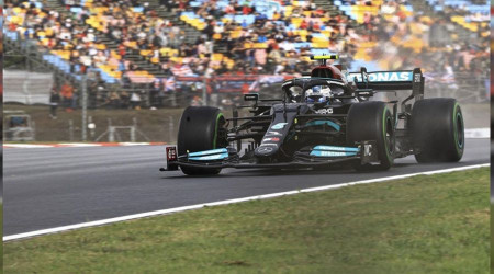 İlk cep Bottas'ın, rekor Hamilton'un