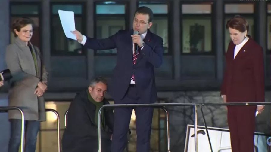 mamolu, Sarahane'de vatandalara hitap etti