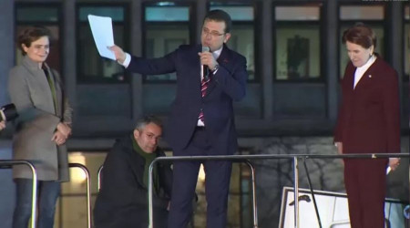 mamolu, Sarahane'de vatandalara hitap etti