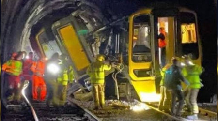 İngiltere'de iki tren çarpıştı, çok sayıda kişi yaralandı