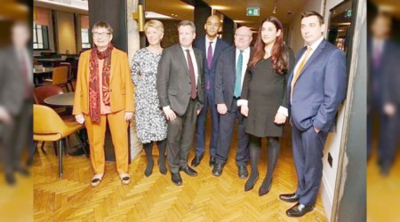 İngiltere'de İşçi Partisi çatırdıyor