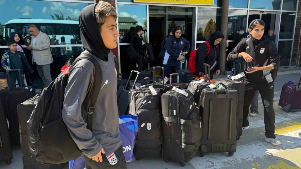 �ran kad�n milli futbol tak�m� I�d�r'da