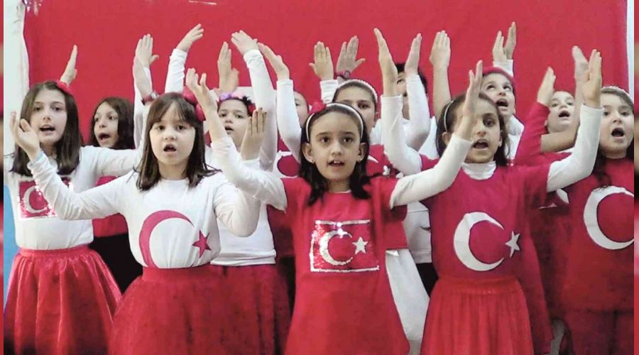 İşaret dili ile İstiklal Marşı