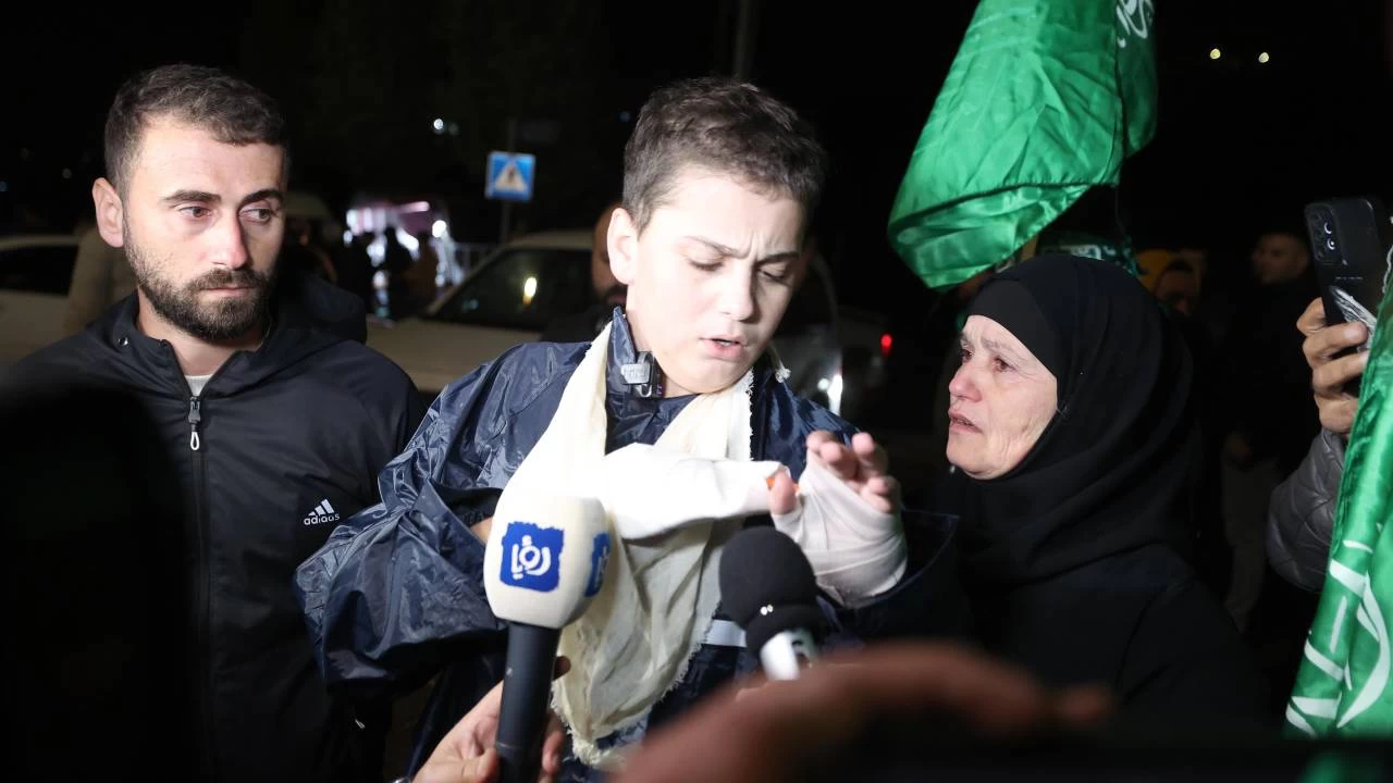 İsrail hapishanelerindeki 33 Filistinli çocuk ve kadın esir serbest bırakıldı