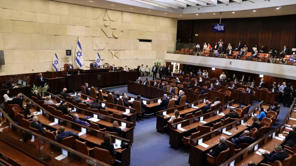 �srail Meclisinde Filistinli esirlere ili�kin yasa g�r��mesi milletvekillerinin kavgas�na sahne oldu