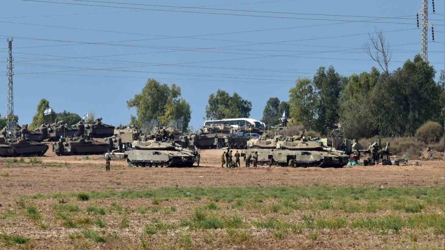 İsrail tankları, kara harekatı için Gazze sınırında bekliyor