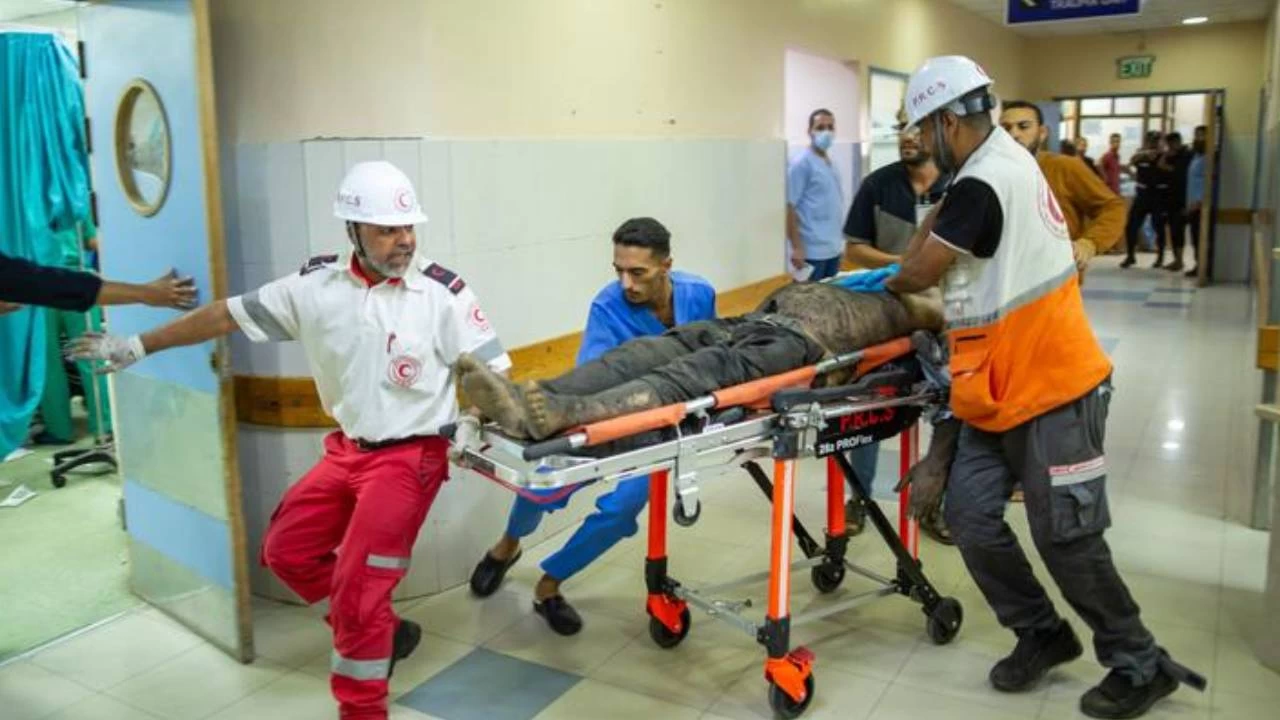 İsrailli keskin nişancılar Gazze'deki Nasır Hastanesi'nde 7 Filistinliyi öldürdü