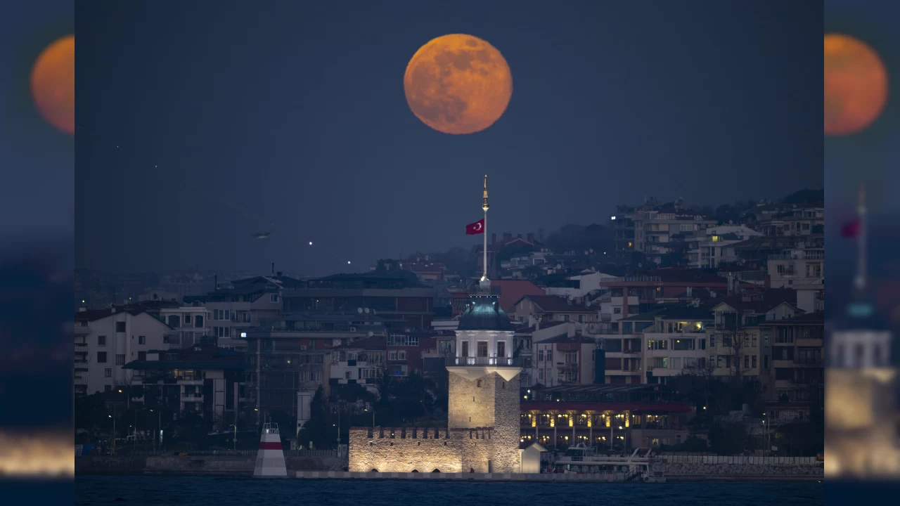 �stanbul'da dolunay
