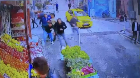 İstanbul'da film gibi olay kamerada: Kaza yaptığı adamı silahla vurdu