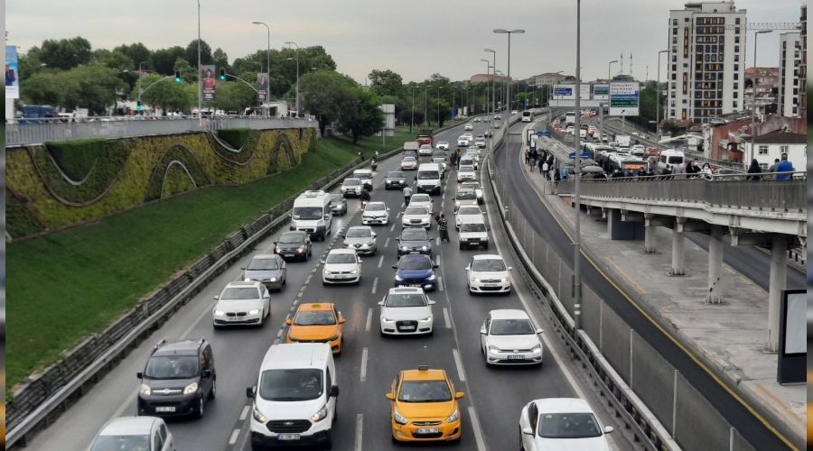 �stanbul'da trafik durma noktas�na geldi