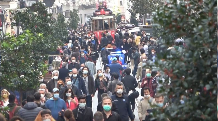 �stiklal Caddesi'nde dikkat �eken yo�unluk