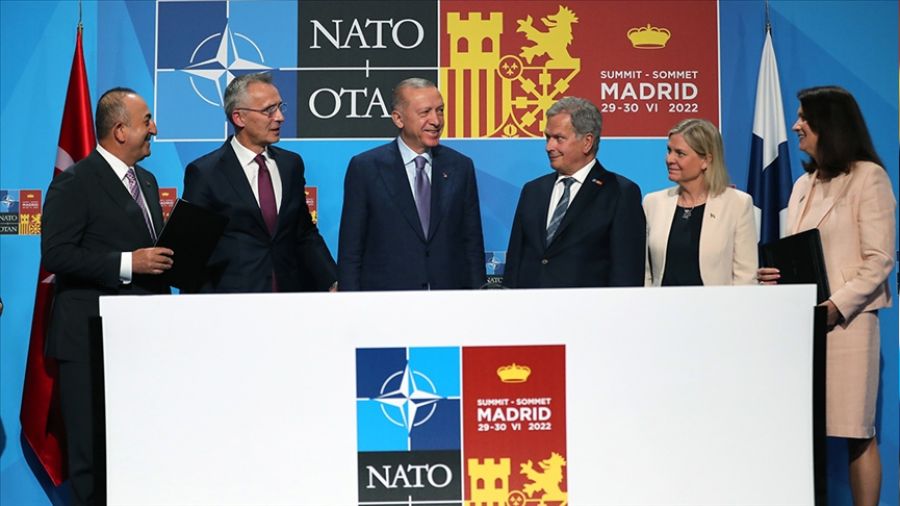sve ve Finlandiya'dan kafa kartran aklamalar