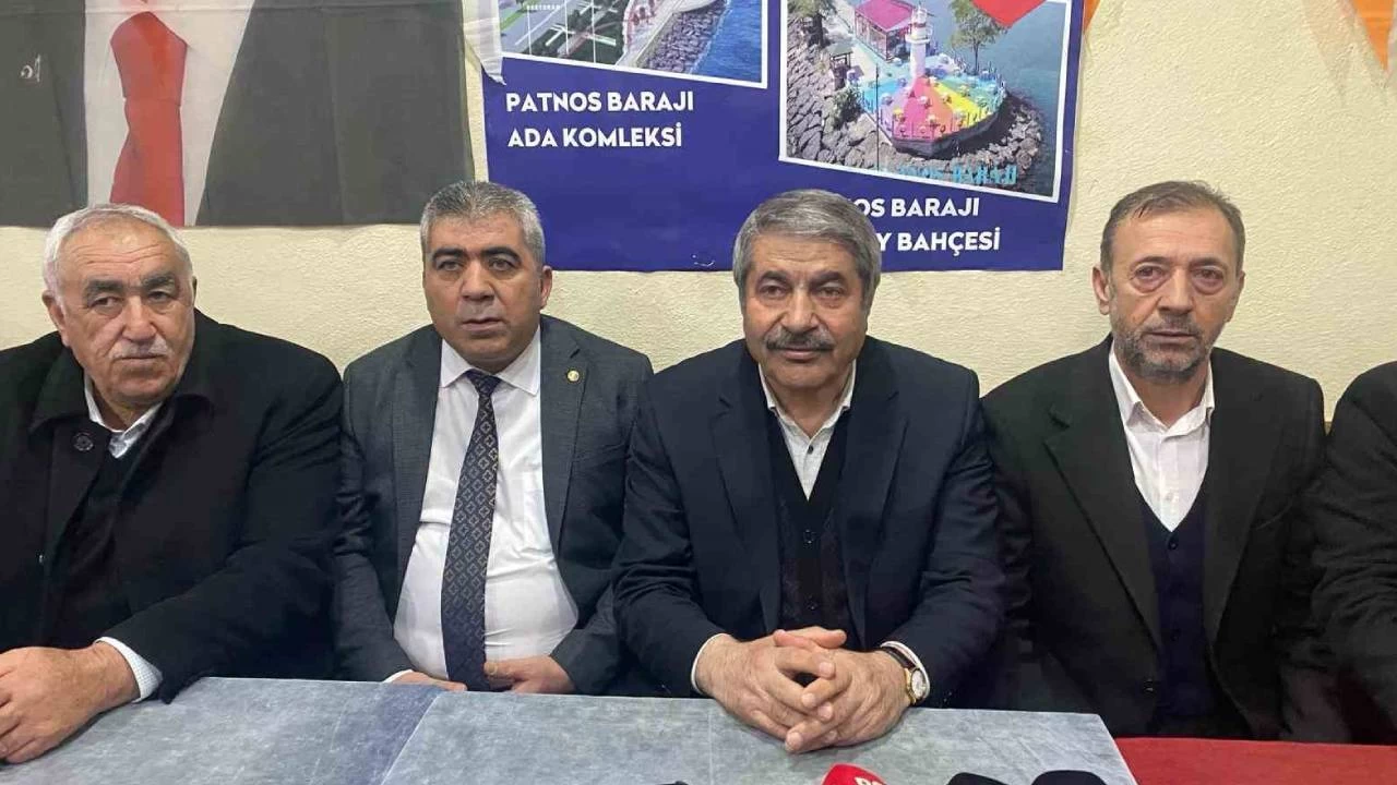 �Y� Parti'den istifa eden il�e ba�kan� ve belediye ba�kan aday� AK Partiye kat�ld�