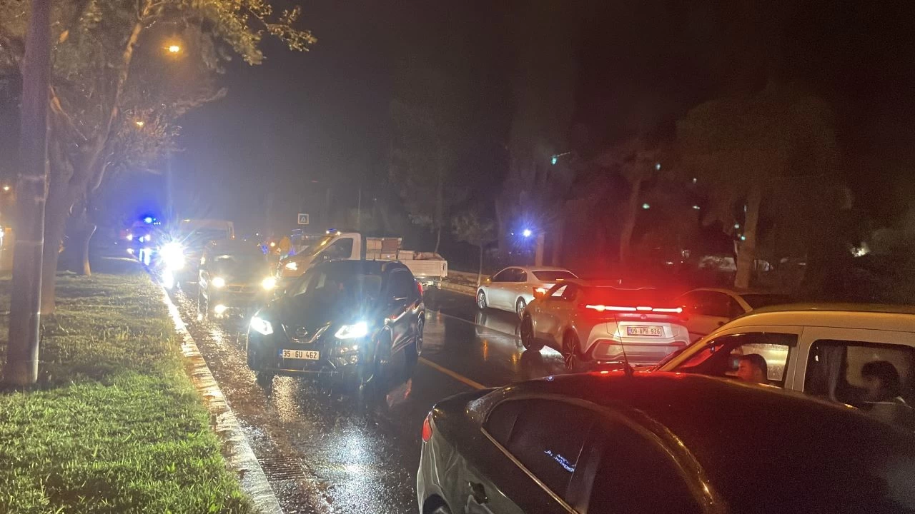 �zmir ve Ayd�n'da sa�anak ve f�rt�na etkili oldu