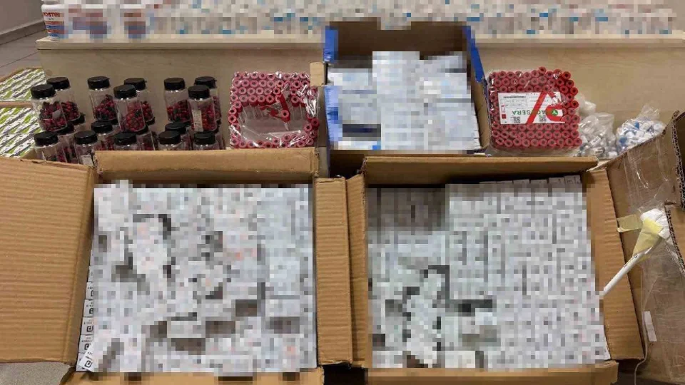 �zmir'de 11,2 milyon TL'lik ka�ak kas geli�tirme ilac� ele ge�irildi