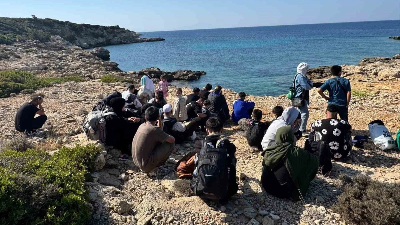 İzmir'de 32 düzensiz göçmen yakalandı