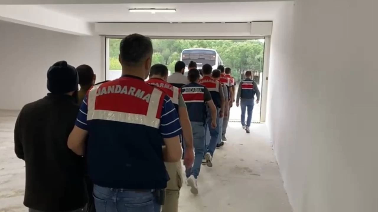 İzmir'deki DEAŞ operasyonunda 8 kişi tutuklandı