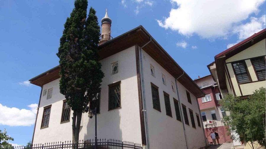 �zmit'in ilk camisi manevi iklimiyle hayran b�rak�yor