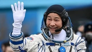 Japon milyarder Maezawa, Ay seyahatini iptal etti 