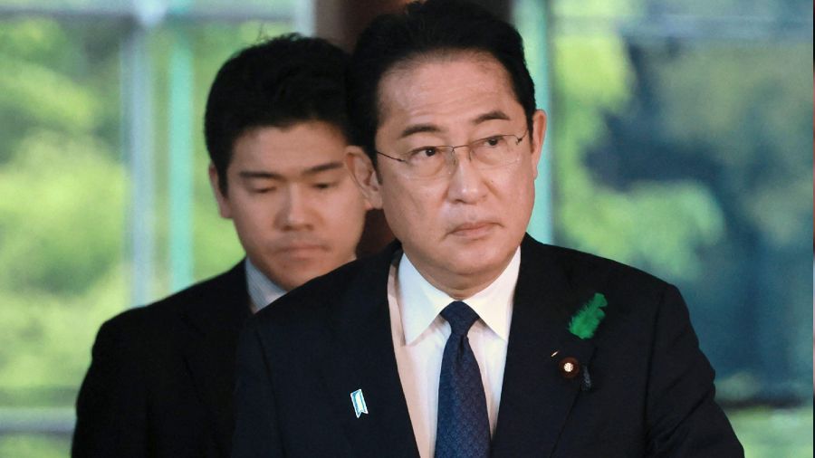 Japonya Ba�bakan� Kishida, o�lunu g�revden ald�