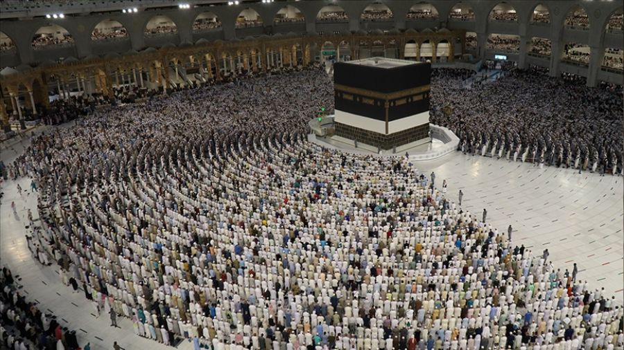 Kabe'nin etrafndaki bariyerler kaldrld
