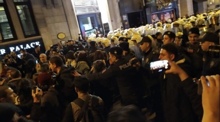 Kadınlara polis müdahalesi