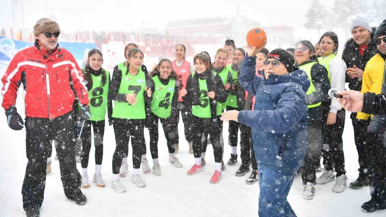 Kar Hentbol Şampiyonası, Türkiye'de ilk kez Erciyes'te yapıldı