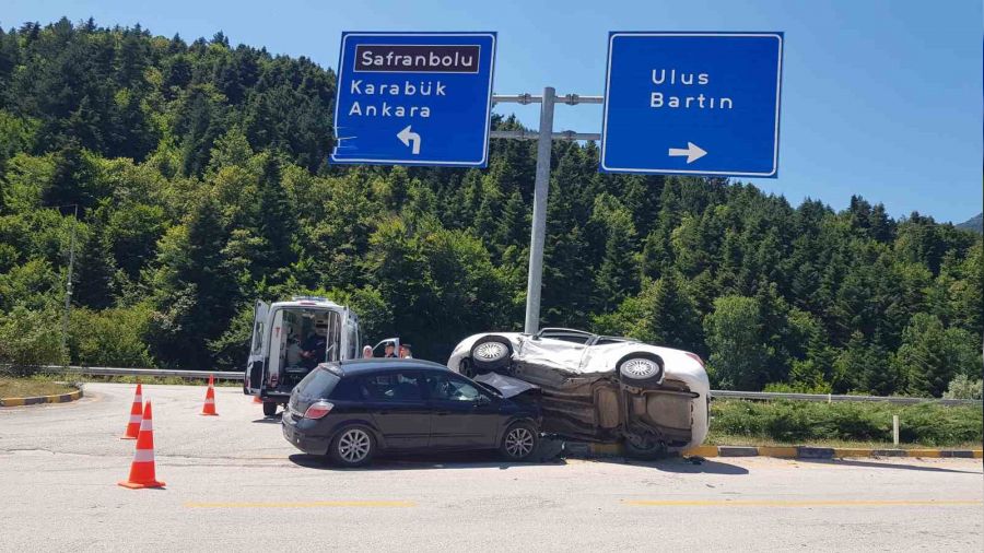 Karab�k'te feci kaza: 1 �l�, 9 yaral�