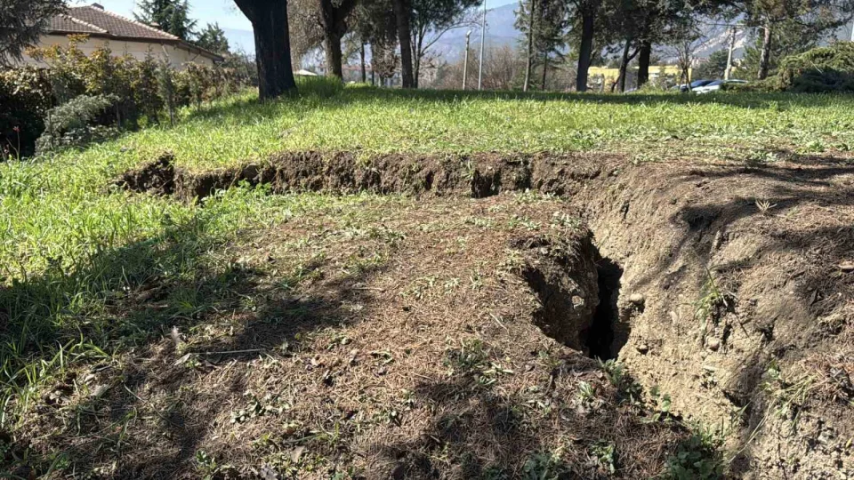 Karabük'te valilik konutu tehlike altında: Çatlaklar ilerliyor