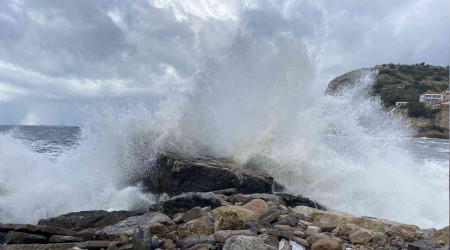 Karadeniz'de dalgalarn boyu 4 metreye ulat